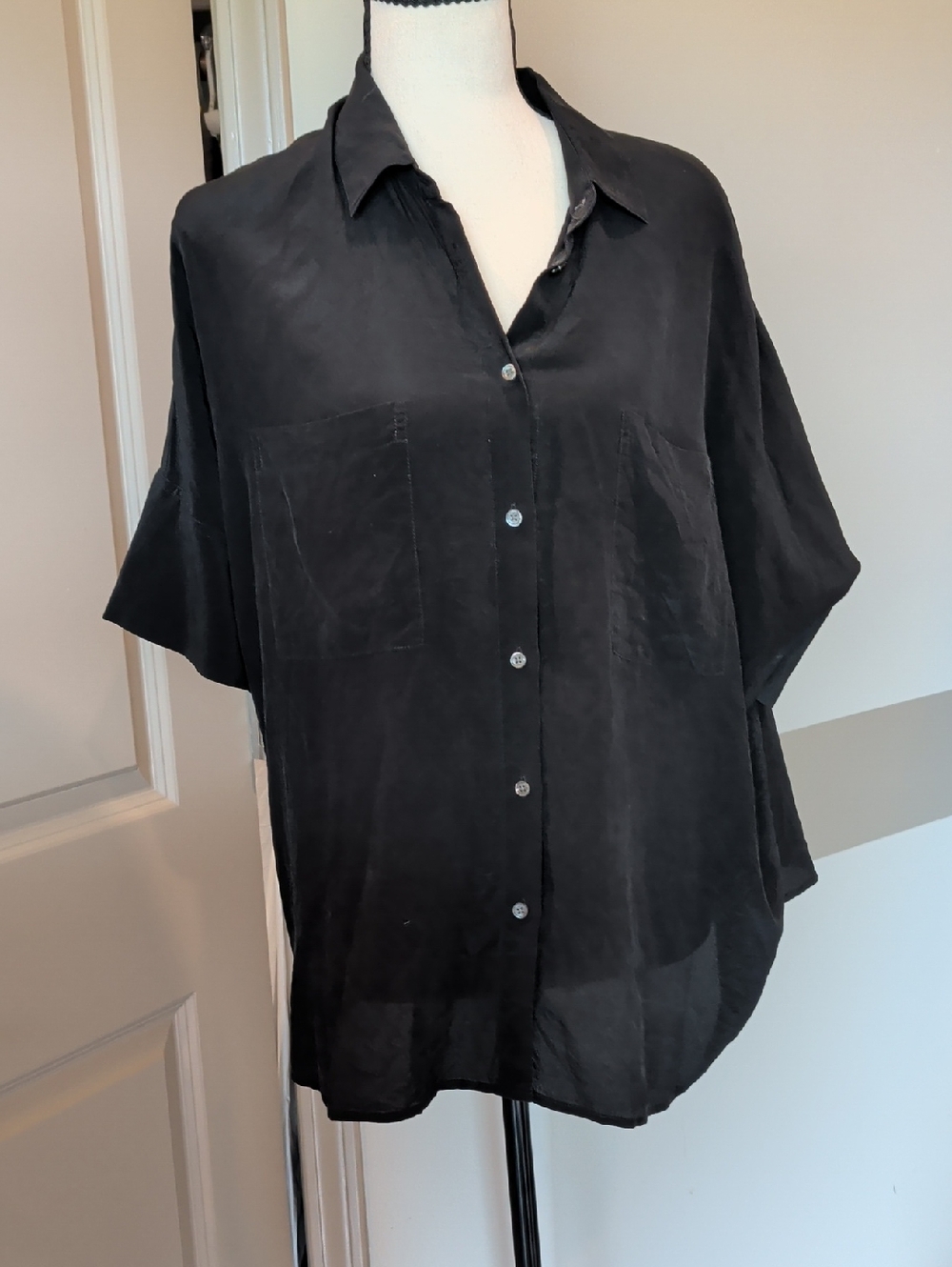 Black Women's Short-Sleeve Button-Up Shirt
